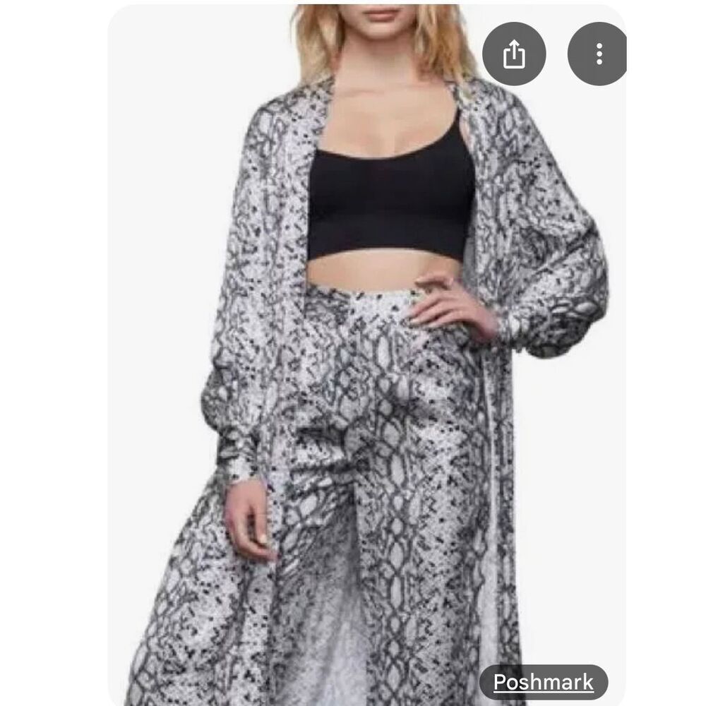 Good American Python Print Black & Gray Bishop Sleeve Tie Waist Robe sz 4 or XL